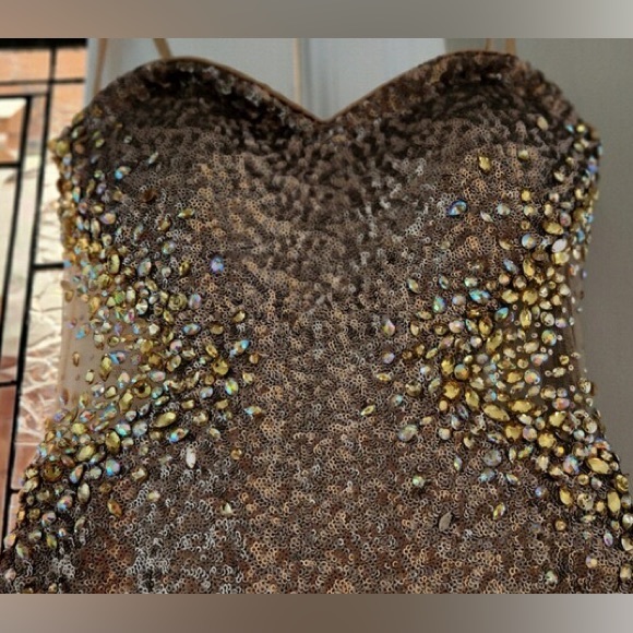 La Femme gown in bronze/gold - Picture 6 of 14